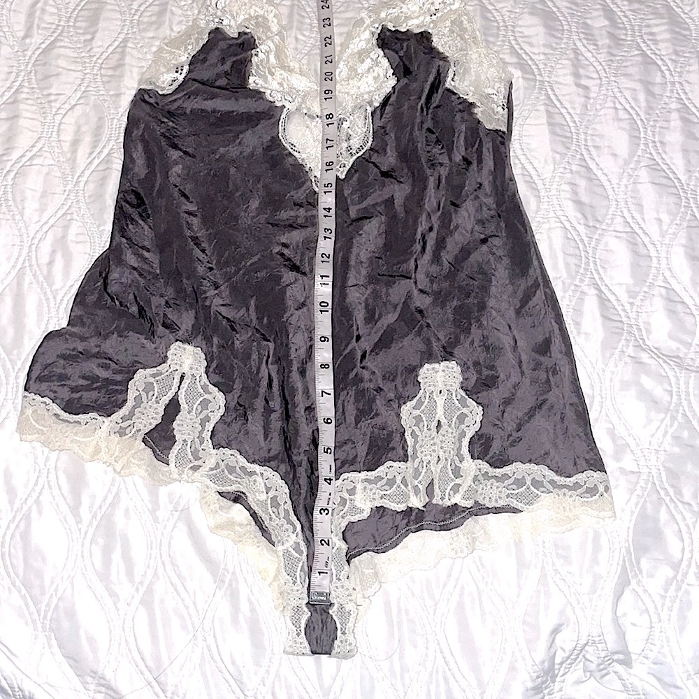 Victoria’s Secret silk and lace teddy size M - Picture 13 of 13